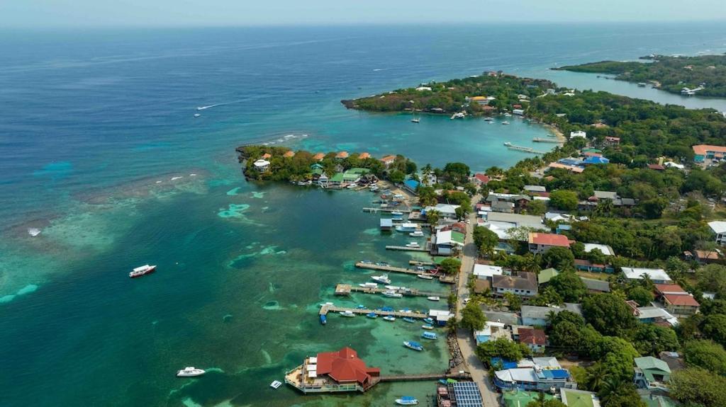 Cozy Beach Villa At The Shores 5 Minutes From The Beach West End Exterior foto